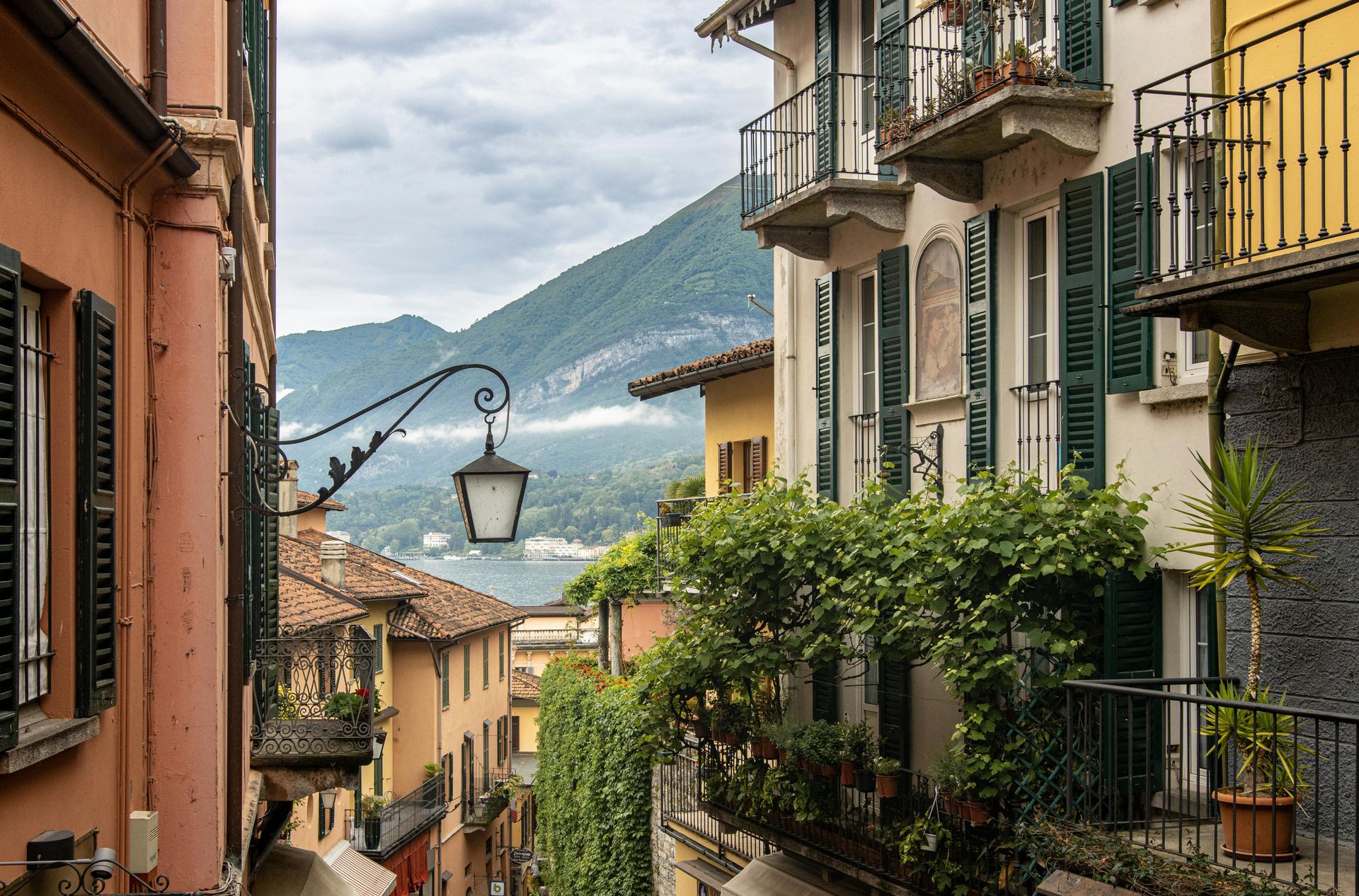 New Itinerary page The Iconic Highlights: Paris, Lucerne, Lake Como, and Milan